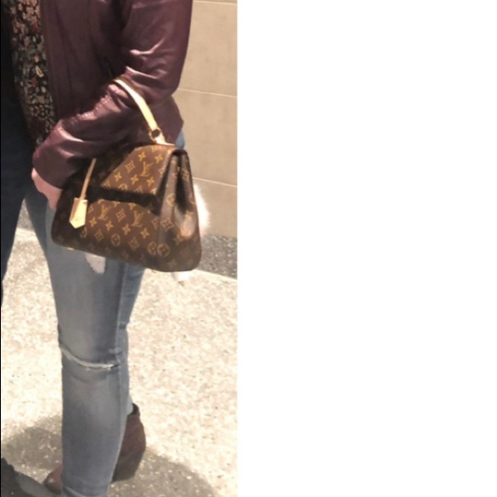 Louis Vuitton Cluny BB Crossbody - Picture 3 of 8